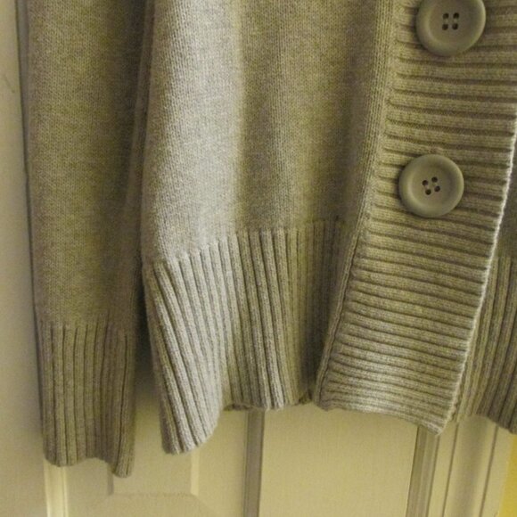 𝅺GITANO SIZE SMALL GRAY HOODED SWEATER - Picture 3 of 6